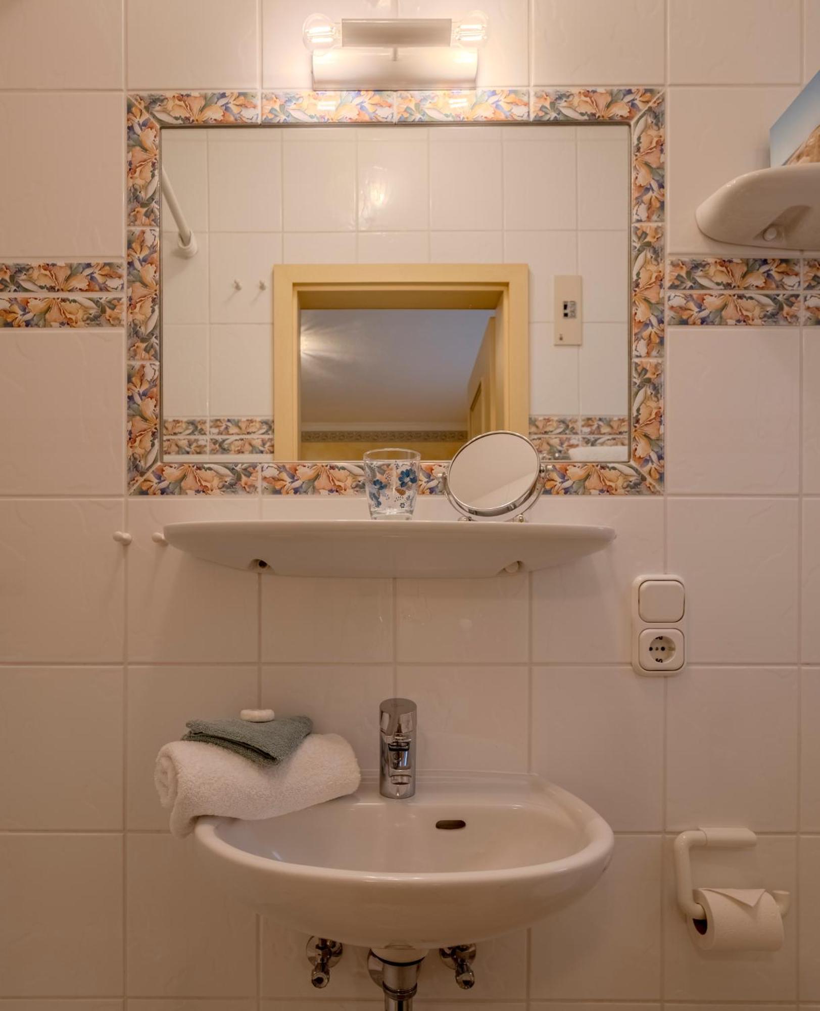 Wenningstedt-Braderup Hotel Wiesbaden מראה חיצוני תמונה